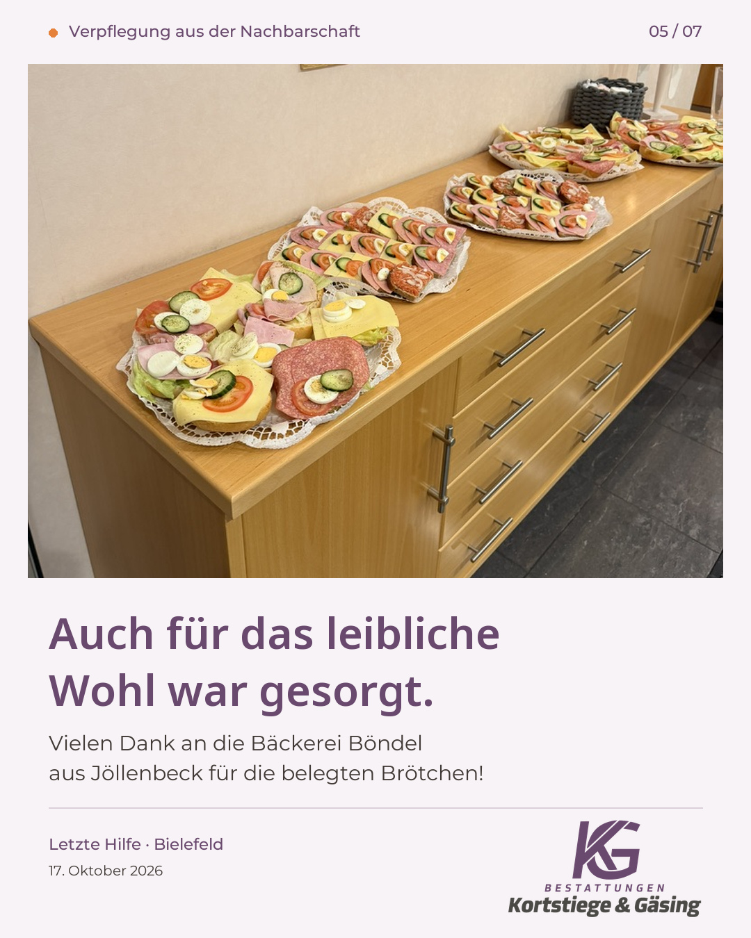 Mehrere Platten mit belegten Brötchen stehen auf einer Holzkommode bereit. Text: Auch für das leibliche Wohl war gesorgt. Vielen Dank an die Bäckerei Böndel aus Jöllenbeck für die belegten Brötchen!